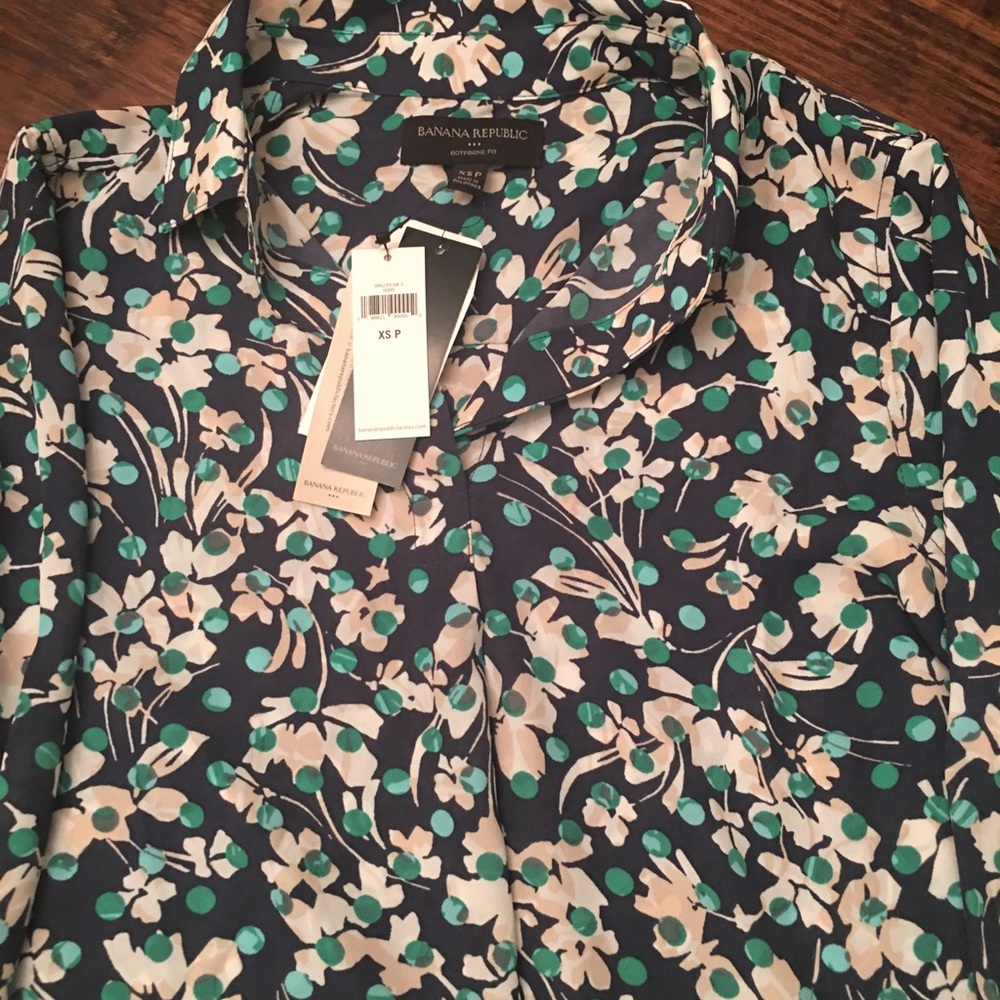 NEW! Banana Republic Floral Blouse - Picture 2 of 4